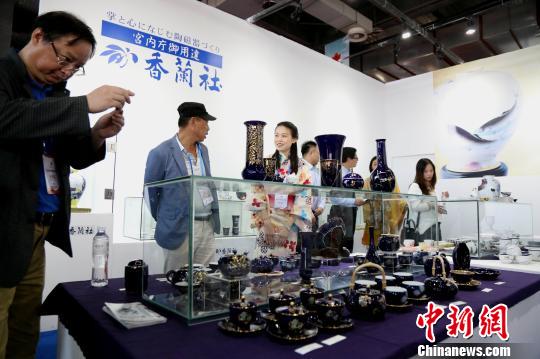 瓷博會此前成功舉辦了14屆，已經發展成為展示世界精品陶瓷、傳播中國陶瓷文化和促進中外陶瓷交流與合作的重要平臺。　姜濤 攝