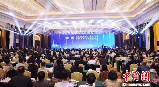 中小企業標準化(國際)大會暨“品字標”品牌成果發布會在浙江義烏舉辦。　鄧純 攝
