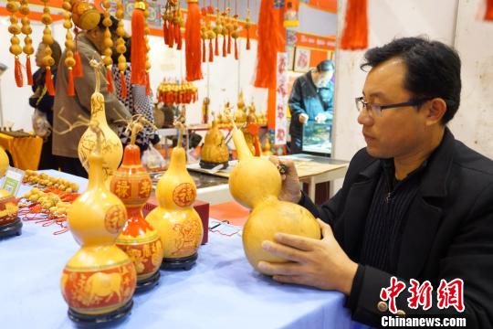 博覽會(huì)期間，眾多工藝名匠聚首煙臺(tái)。　任夢雪　攝