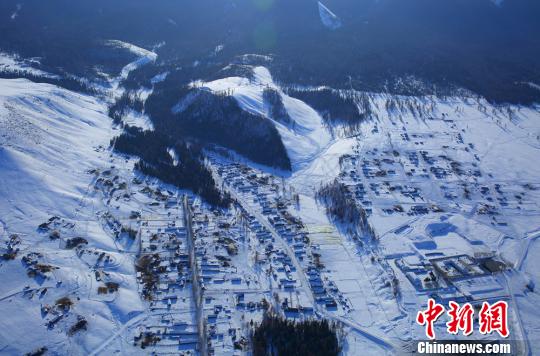 新疆哈巴河縣借獨特優勢打造“雪樺”百里雪鄉（圖）
