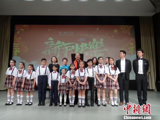 招待會前，柏林華人童聲合唱團和旅德青年藝術家們為各界來賓獻上了一臺精彩演出。駐德使館供圖